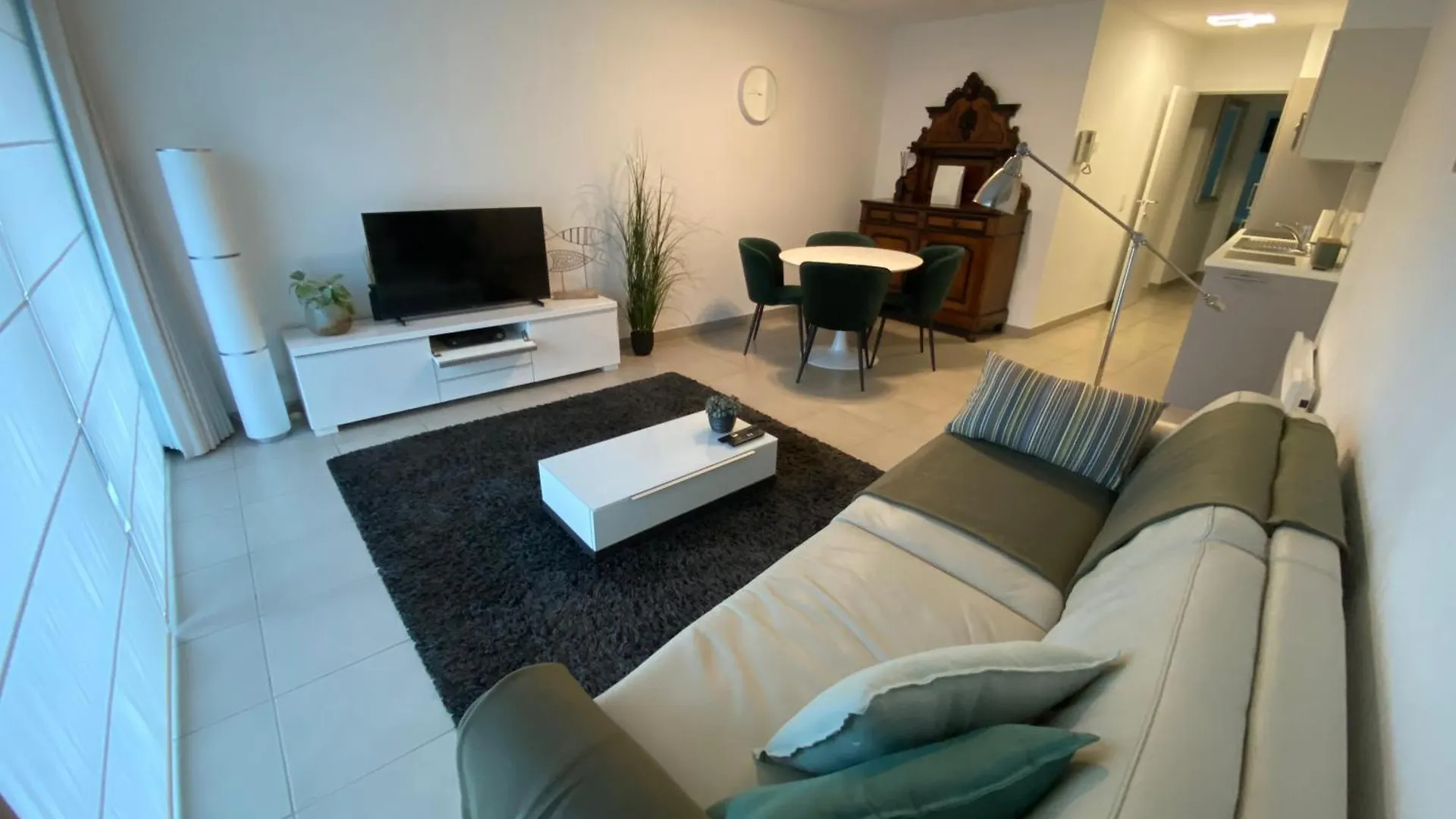 Gezellig Modern Appartement Met Optie Garagebox En In De Buurt Van Strand, Winkels En Restaurants Ostend Belgium